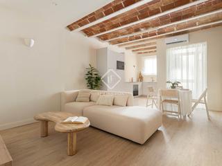 Piso en El Poble Sec - Parc de Montjuïc. Piso en excelentes condiciones con tres dormitorios en venta en