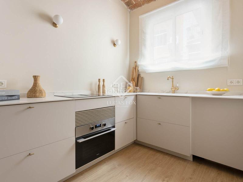 Foto 33f310bb-da47-4cce-902b-3d10b9ca6a28. Piso  en excelentes condiciones de tres dormitorios en venta en poble sec, en Barcelona