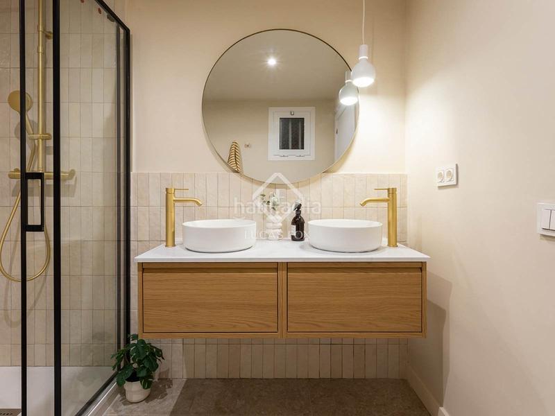 Foto 3e8885cb-2a6e-426e-9726-c1db66f952fb. Piso  en excelentes condiciones de tres dormitorios en venta en poble sec, en Barcelona