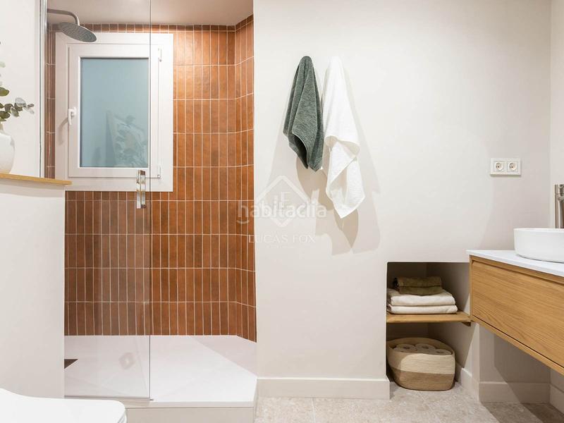 Foto 773d4243-a409-4e54-9fa8-a455160870ca. Piso  en excelentes condiciones de tres dormitorios en venta en poble sec, en Barcelona