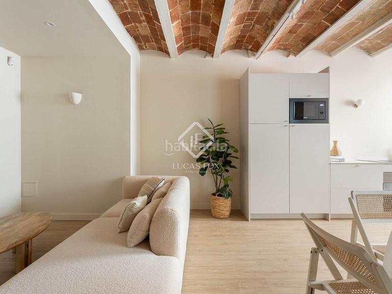 Foto 9c86cd02-8a4d-437d-8975-ce23063ca369. Piso  en excelentes condiciones de tres dormitorios en venta en poble sec, en Barcelona