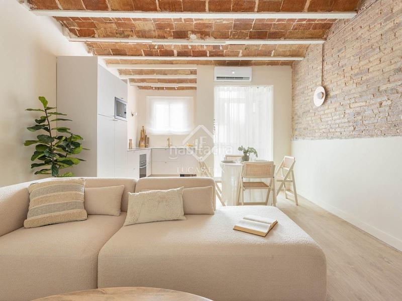 Foto 9e05c67e-9336-48e1-9c7c-123e27f1e79e. Piso  en excelentes condiciones de tres dormitorios en venta en poble sec, en Barcelona