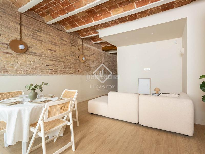 Foto a9783c9e-280d-4b05-a57b-fef6053f1e2c. Piso  en excelentes condiciones de tres dormitorios en venta en poble sec, en Barcelona