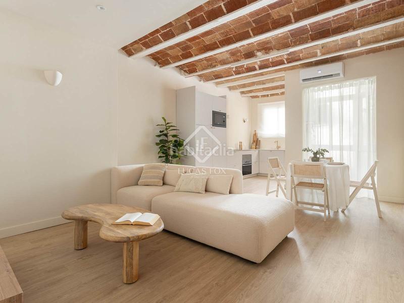 Foto e808f7ec-569b-4901-9263-cb4efd356d0d. Piso  en excelentes condiciones de tres dormitorios en venta en poble sec, en Barcelona