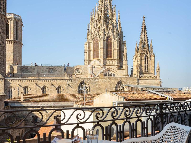 Foto 6b5728d0-0ccf-4329-a93e-e864e19c1cd4. Piso magnífico piso en venta con dos habitaciones y tres baños en una finca catalogada con vistas directas a la catedral en el barrio g en Barcelona