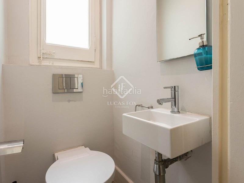 Foto a06aeedb-4a6f-4845-8c66-69b0c93465bd. Piso magnífico piso en venta con dos habitaciones y tres baños en una finca catalogada con vistas directas a la catedral en el barrio g en Barcelona