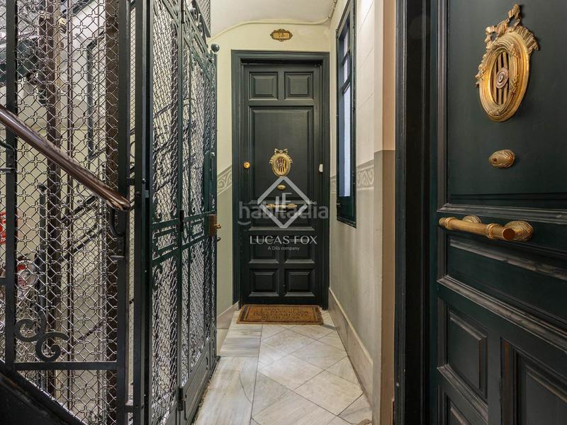 Foto a8f6d9ce-176c-4279-bee6-9cf65d222831. Piso magnífico piso en venta con dos habitaciones y tres baños en una finca catalogada con vistas directas a la catedral en el barrio g en Barcelona