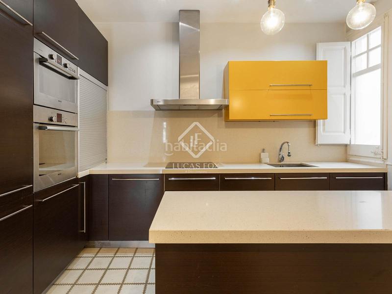 Foto c9bb61e1-a03e-41fe-9ae8-92394247270a. Piso magnífico piso en venta con dos habitaciones y tres baños en una finca catalogada con vistas directas a la catedral en el barrio g en Barcelona