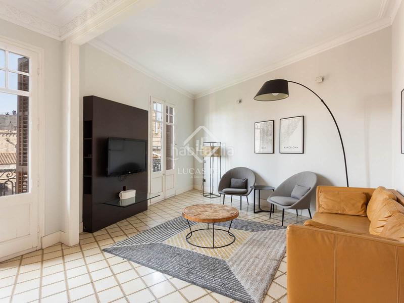 Foto dd71b3c9-30e4-4b34-a63d-220bcba2c539. Piso magnífico piso en venta con dos habitaciones y tres baños en una finca catalogada con vistas directas a la catedral en el barrio g en Barcelona