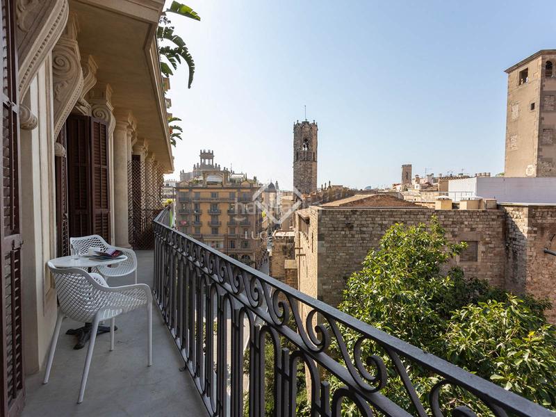 Foto e9b16602-c058-4369-bd84-1ef77e4edf17. Piso magnífico piso en venta con dos habitaciones y tres baños en una finca catalogada con vistas directas a la catedral en el barrio g en Barcelona