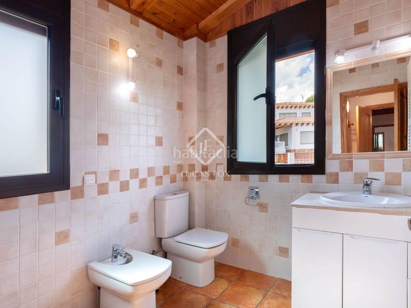Foto 010ab725-97c6-4d72-b1a8-57d5a7f8e1b2. Chalet villa en excelentes condiciones con fantásticas vistas al mar y licencia turística, en venta , costa brava en Tamariu