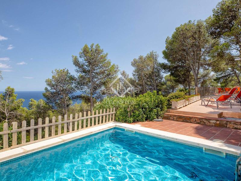 Foto 3c572f49-acfa-4b89-910c-1e30cc636892. Chalet villa en excelentes condiciones con fantásticas vistas al mar y licencia turística, en venta , costa brava en Tamariu