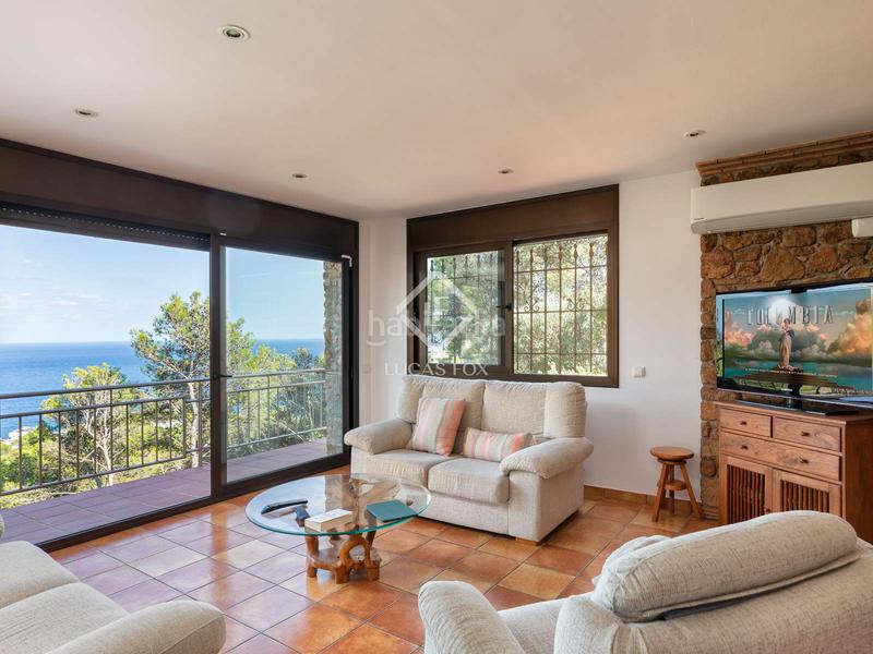 Foto 68369120-97f6-42fc-a8c1-7859b3c21fec. Chalet villa en excelentes condiciones con fantásticas vistas al mar y licencia turística, en venta , costa brava en Tamariu