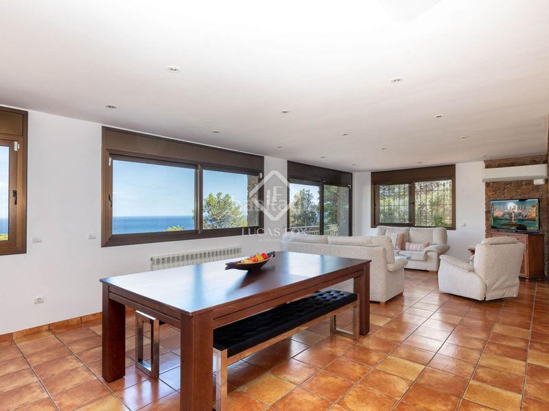 Foto 68cd73ce-9a10-40cb-bd13-72143807c905. Chalet villa en excelentes condiciones con fantásticas vistas al mar y licencia turística, en venta , costa brava en Tamariu