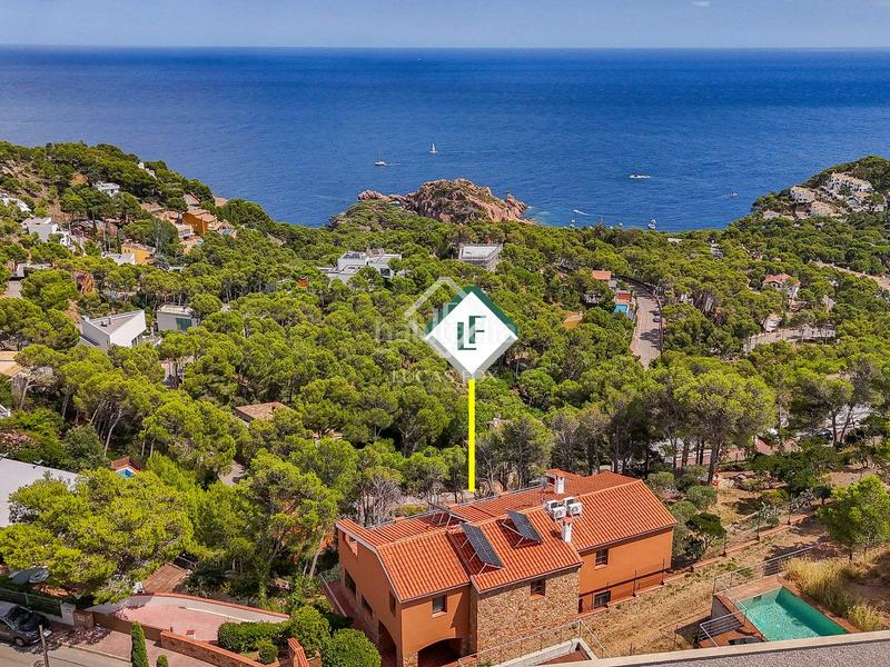 Foto 753813f5-1d8a-4303-a3f5-860d991eb77f. Chalet villa en excelentes condiciones con fantásticas vistas al mar y licencia turística, en venta , costa brava en Tamariu