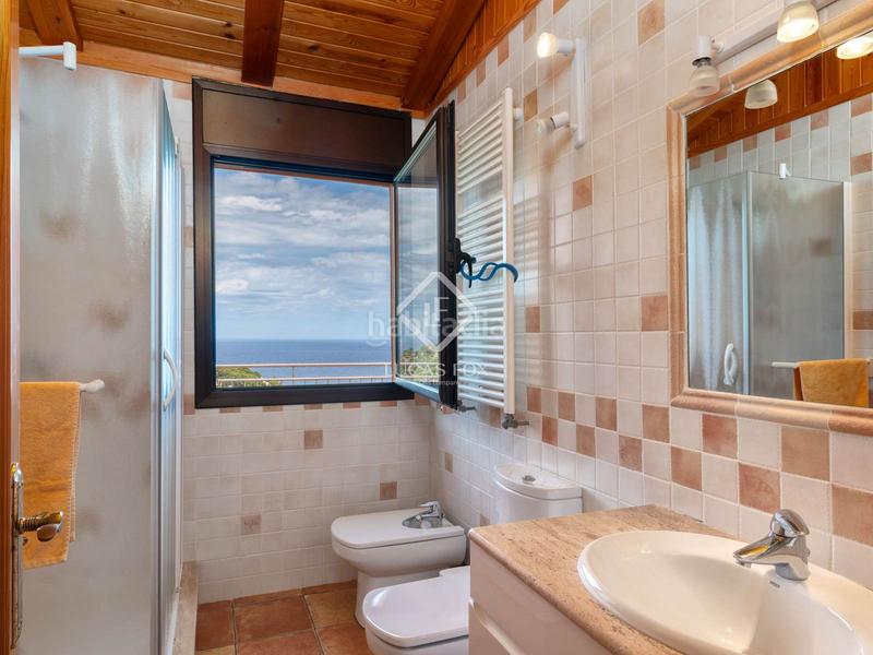 Foto e5db8934-d8a9-4ac6-a1f5-b38a03e63d5c. Chalet villa en excelentes condiciones con fantásticas vistas al mar y licencia turística, en venta , costa brava en Tamariu