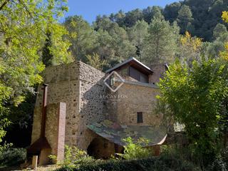 Masia a Sant Llorenç de la Muga. Casa rústica a orillas del río en venta en alt empordà, girona