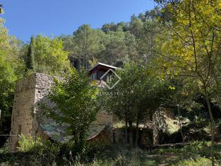 Masia a Sant Llorenç de la Muga. Casa rústica a orillas del río en venta en alt empordà, girona