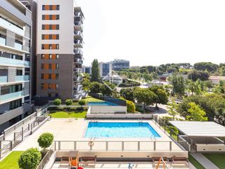 Pis a Roses-Castellbell. Piso de obra semi nueva de 3 dormitorios y dos baños con 26m ter