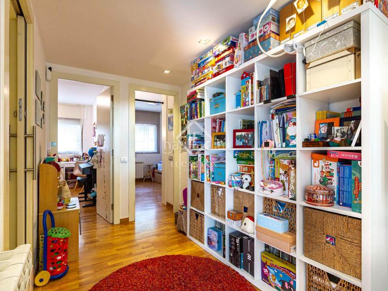 Foto 930b3151-8c7a-49e2-87e3-21b7a177810c. Miete etagenwohnung mit heizung parking pool in Finestrelles Esplugues de Llobregat