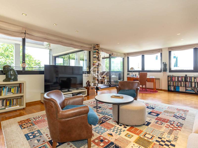 Foto 851df825-e8e7-4372-b047-91a79f44c3e9. Rent flat with heating parking pool in Finestrelles Esplugues de Llobregat