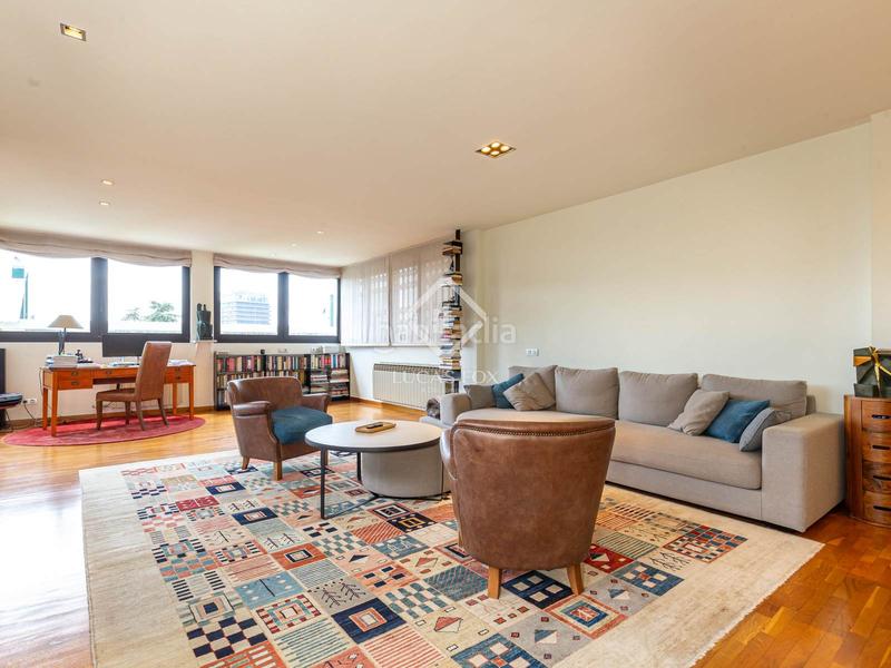 Foto c6ab7433-eb54-4260-bca7-10a2c2557995. Rent flat with heating parking pool in Finestrelles Esplugues de Llobregat