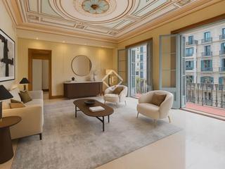 Appartement à Dreta de l´Eixample. Excelente piso en venta con tres dormitorios y vistas directas a