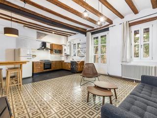 Appartamento in St. Pere - Sta. Caterina - El Born. Encantador piso de 2 habitaciones con 4 balcones en venta en el