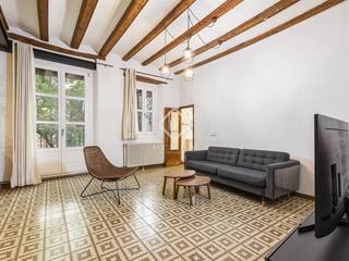 Piso en St. Pere - Sta. Caterina - El Born. Encantador piso de 2 habitaciones con 4 balcones en venta en el
