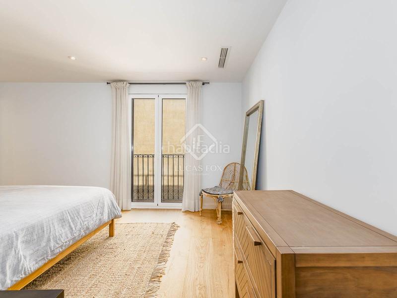 Foto 15487f46-09e4-46ec-9c12-195da9f4cb26. Ático precioso ático de 2 dormitorios con 44m terraza en venta en el born en Barcelona