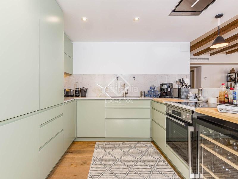 Foto 79a9dbd1-a5b4-4631-ab8e-535757ec28f4. Ático precioso ático de 2 dormitorios con 44m terraza en venta en el born en Barcelona