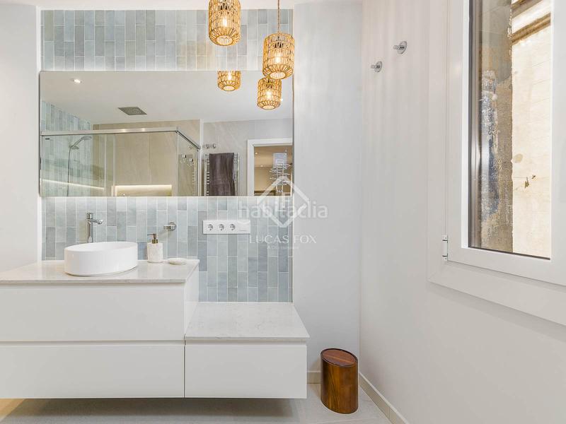 Foto a0ba11e9-fc46-4b32-8bbd-eb4df70708ad. Ático precioso ático de 2 dormitorios con 44m terraza en venta en el born en Barcelona