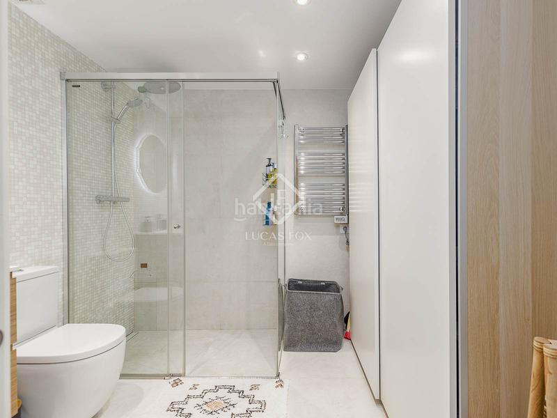 Foto a5f68d10-2f42-4a46-ae99-fbb63066927f. Ático precioso ático de 2 dormitorios con 44m terraza en venta en el born en Barcelona