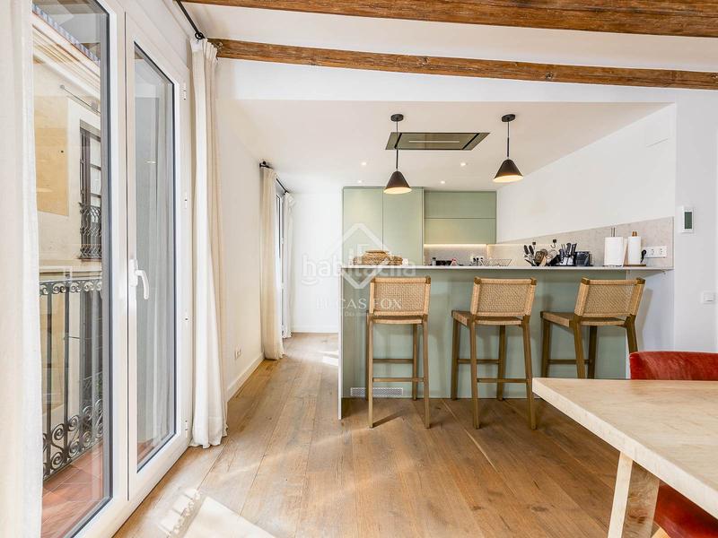 Foto c0d45e76-9634-4098-ba01-fcd46472761d. Ático precioso ático de 2 dormitorios con 44m terraza en venta en el born en Barcelona