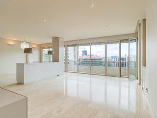 Lloguer Pis a Barri de les Corts. Spectacular luxury duplex penthouse with 143m of terraces and pa