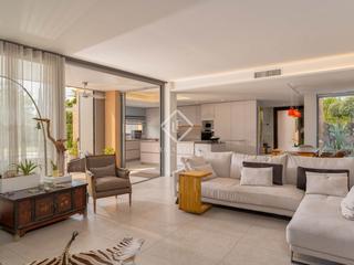 Xalet a Peralada. Villa moderna con piscina en venta en el exclusivo golf de peral