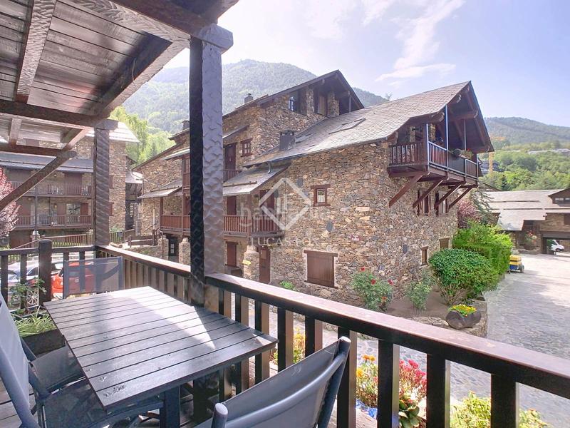 Foto 43bd0054-1679-4edb-97a6-6992b8356403. Piso  dúplex de estilo rústico, reformado integralmente, con 4 dormitorios en venta en ordino, andorra en Madrid