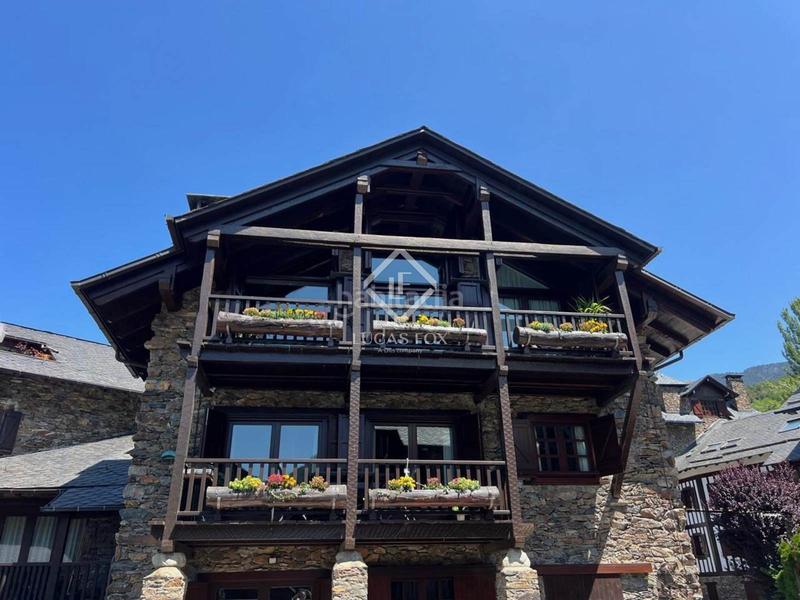 Foto dd41e162-6201-4d00-8fa2-0989476f0849. Piso  dúplex de estilo rústico, reformado integralmente, con 4 dormitorios en venta en ordino, andorra en Madrid