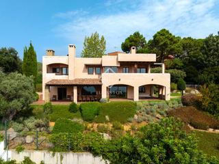 Xalet a Urbanitzacions. Exclusiva villa mediterránea con vistas al mar en venta en sant