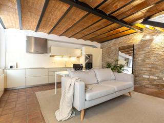 Chalet à Centre. Antigua casa de pueblo en excelentes condiciones con 2 dormitori