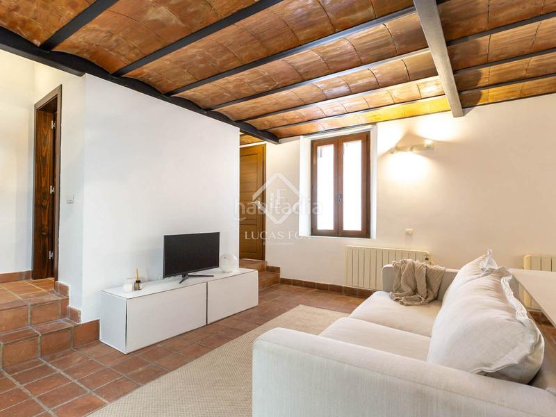 Foto 21a116db-6695-491e-9ba7-adcc895ace42. Chalet antigua casa de pueblo en excelentes condiciones con 2 dormitorios en venta centro, barcelona en Sant Just Desvern