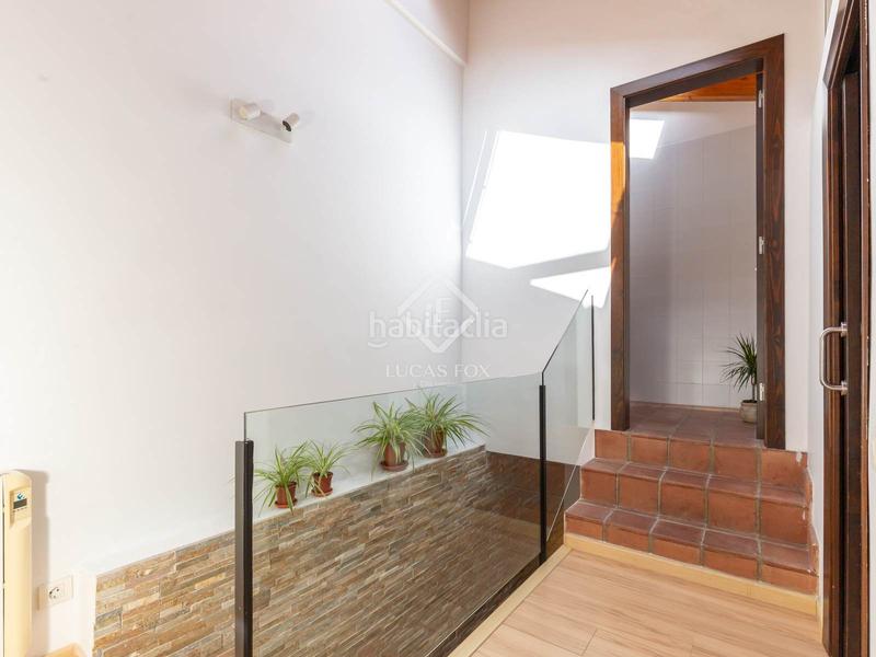 Foto 985b7638-cb3d-4feb-b8bb-2b98647a3596. Chalet antigua casa de pueblo en excelentes condiciones con 2 dormitorios en venta centro, barcelona en Sant Just Desvern