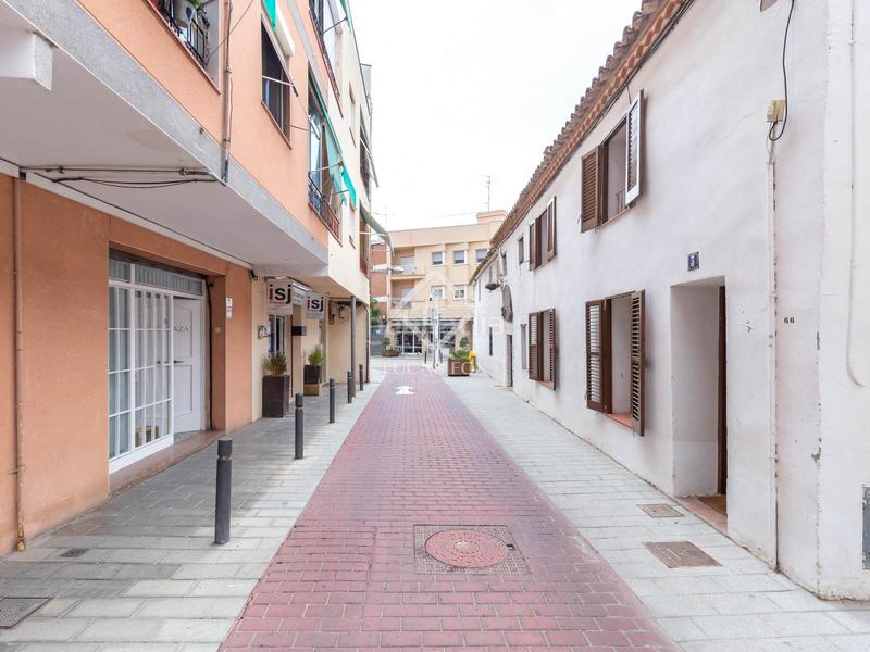Foto b1b598bb-68c6-4c36-8a56-38c0aa9a75a1. Chalet antigua casa de pueblo en excelentes condiciones con 2 dormitorios en venta centro, barcelona en Sant Just Desvern
