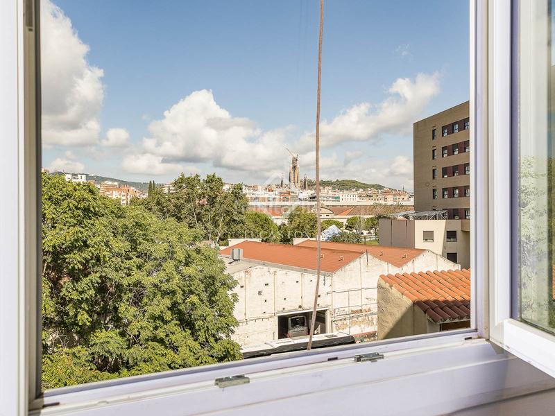 Foto 0743f324-37dd-49bc-9384-f9be3047b813. Piso exclusiva vivienda con elementos originales en venta en el eixample derecho . en Barcelona