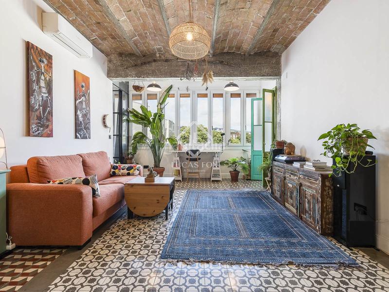 Foto 4f003fd3-a5a5-42bd-85e3-7cf3e8567dc9. Piso exclusiva vivienda con elementos originales en venta en el eixample derecho . en Barcelona