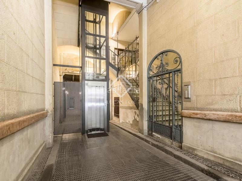 Foto 649949db-36ed-47ae-9280-c5b3d23c1093. Piso exclusiva vivienda con elementos originales en venta en el eixample derecho . en Barcelona