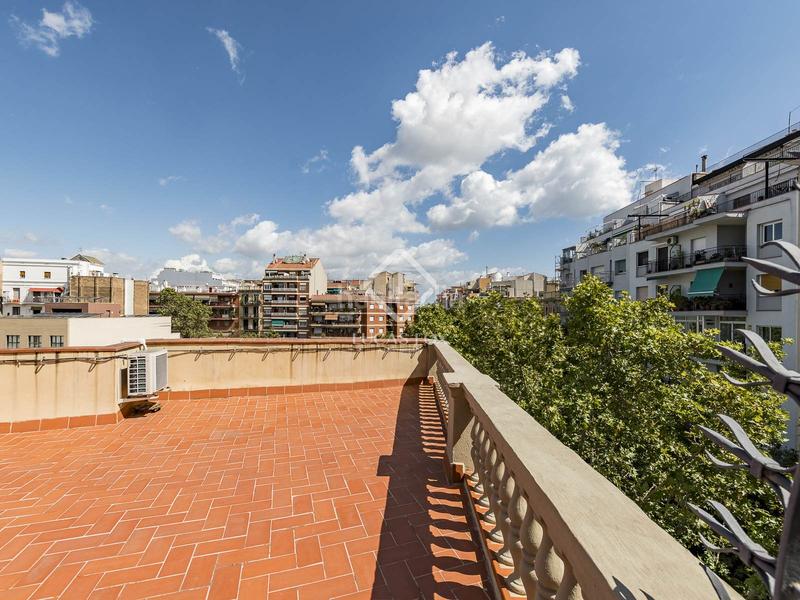 Foto 8e6c74f8-e1d3-4318-88ce-7d405db8b081. Piso exclusiva vivienda con elementos originales en venta en el eixample derecho . en Barcelona