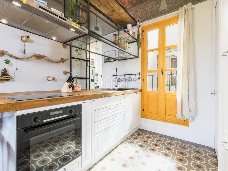 Foto 9bcbc7dd-29eb-40e6-b42d-ec04681f7946. Piso exclusiva vivienda con elementos originales en venta en el eixample derecho . en Barcelona