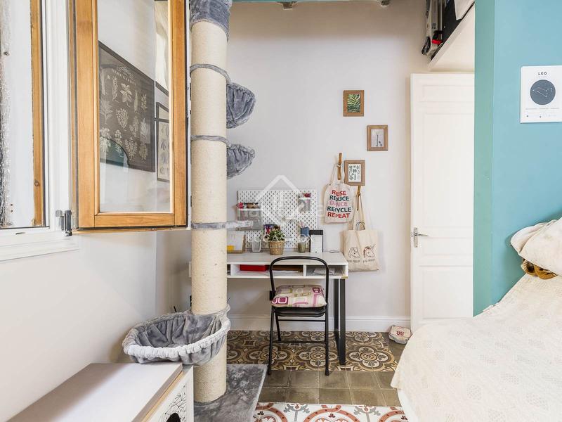Foto b6f7c09a-6f9e-4545-b31f-f7f53ad84b20. Piso exclusiva vivienda con elementos originales en venta en el eixample derecho . en Barcelona