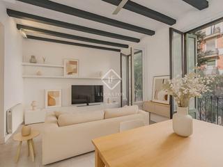 Appartamento in La Nova Esquerra de l´Eixample. Encantador piso en finca regia de 1920 con elementos originales